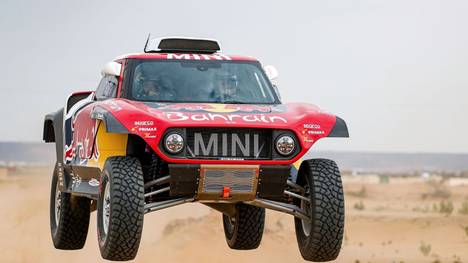 Carlos Sainz baut die Gesamtführung bei der Rallye Dakar aus