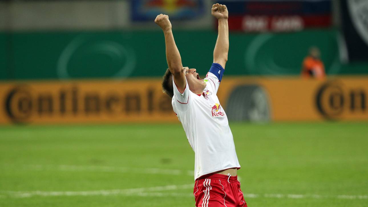 RB Leipzig v VfL Wolfsburg - DFB Cup