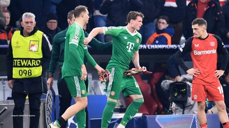 Bayerns neuer Ersatztorwart Jonas Urbig macht innerhalb einer Saison einen Quantensprung. Trainer Vincent Kompany gibt sich bei der Torhüter-Personalie betont gelassen.