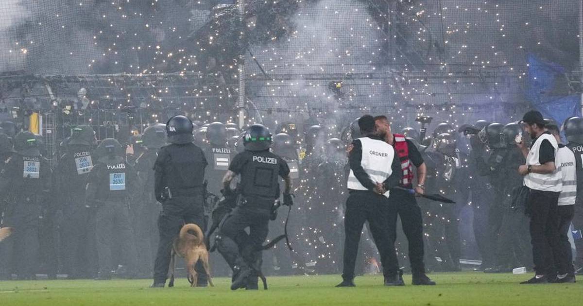 Waldhof Mannheim vs. Kaiserslautern Cup Derby Erupts in Violence, Pitch Invasion, and Police Clash