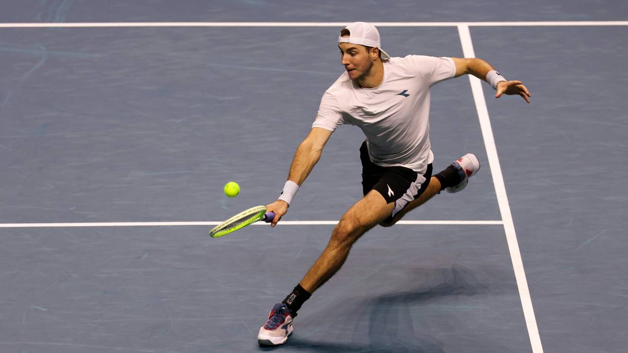 Struff startet mit Sieg ins Jahr