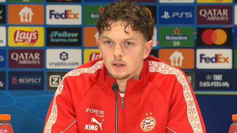 Paul Wanner hat sich laut diversen Medienberichten für die österreichische Nationalmannschaft entschieden. Doch der PSV-Spieler widerlegt das eigenhändig auf der Pressekonferenz vor dem Bayern-Spiel. 