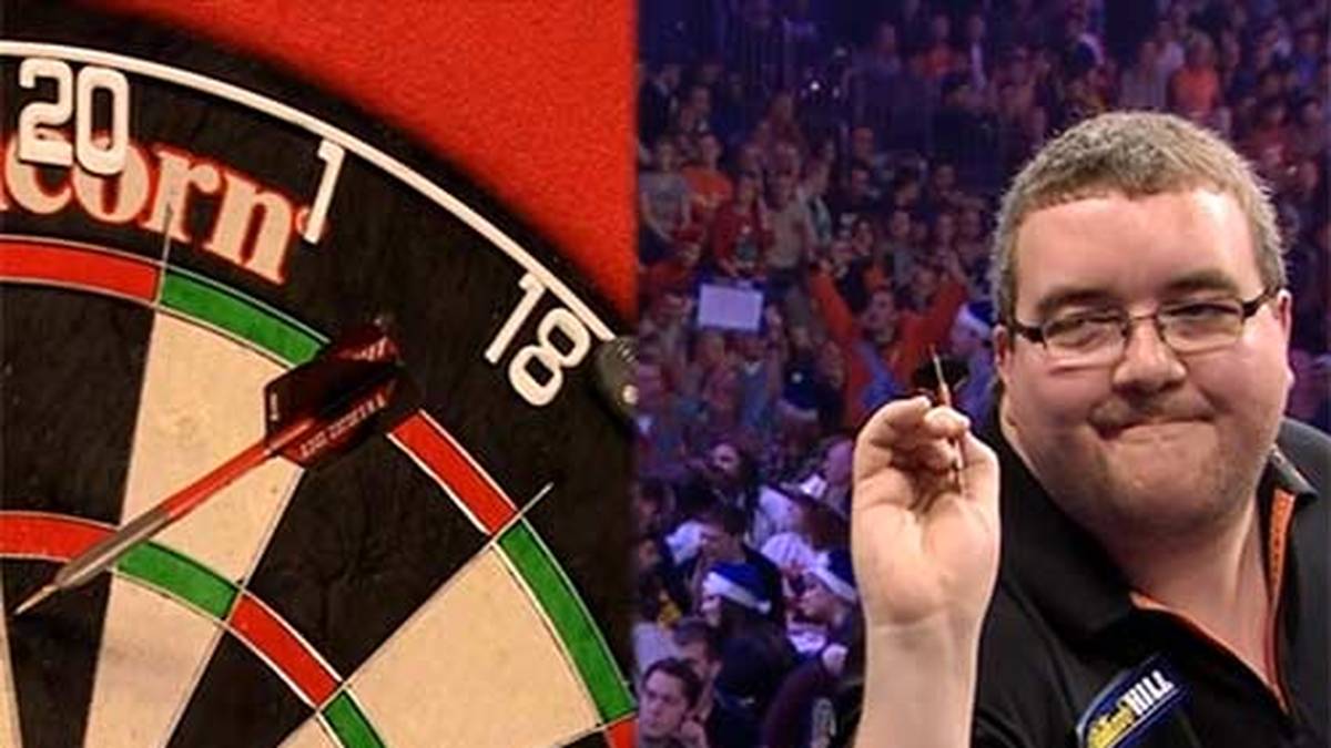 Auf der Bühne aber wartet noch ein ganz besonderes Highlight auf die Fans. Stephen Bunting fordert Raymond van Barnefeld heraus. Und der scheinbar ewig grinsende Bunting erzwingt ein richtig enges Duell
