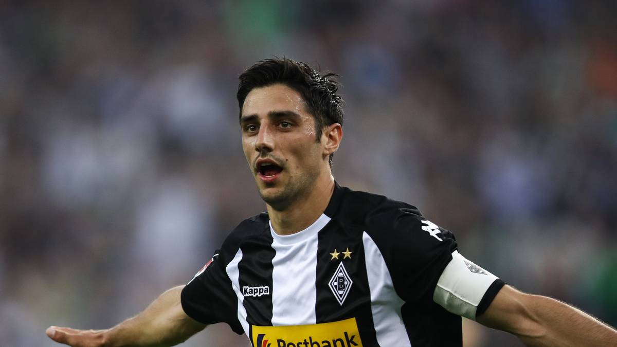 Nach seiner Gelbsperre ist Kapitän Lars Stindl wieder an Bord und gleich in der achten Spielminute zeigte der Nationalspieler, warum er so wichtig für die Borussia ist. Mit einem Strahl unter die Latte besorgt der 29-Jährige die Führung für die Fohlen
