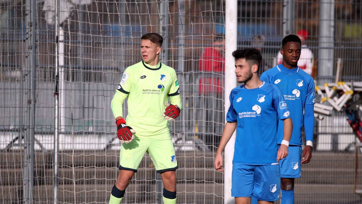 IAN WERNER (TSG Hoffenheim, 18.6.2002): Hat sich zum Stammkeeper bei den B-Junioren der Kraichgauer gemausert, wo er in 19 Partien 17 Gegentore zuließ. Stand auch schon im Kasten der deutschen U16