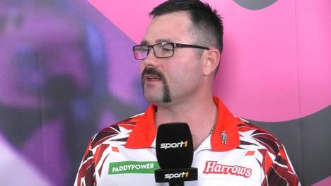 Damon Heta spricht nach seinem Sieg in der dritten Runde der Darts-Weltmeisterschaft 2024 gegen Berry van Peer unter anderem über seinen verpassten 9-Darter.