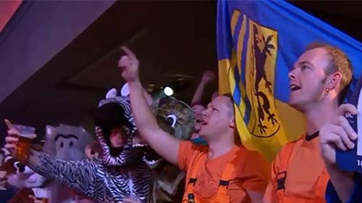 Wieder einmal haben sich viele Fans aus den Niederlanden im Ally Pally eingefunden. Ihr Favorit ist natürlich Landsmann "Barney"