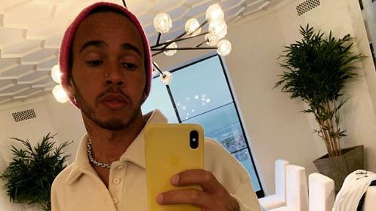 Zwischendurch soll der 34-Jährige Online nach der großen Liebe suchen. Wie die britische "Daily Mail" 2018 berichtet, ist Hamilton damals bei der exklusiven Dating-App "Raya" angemeldet, einer Art "Tinder" für Promis. Vor allem in London aber auch auf Reisen soll sich Hamilton damals durch die Promiwelt klicken