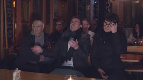 Die Bilder vom Public Viewing 2006 oder 2014 sind vielen noch sehr präsent - und sind gerade jetzt meilenweit entfernt. SPORT1 besucht ein Public Viewing und trifft auf eine gemütliche, aber trostlose WM-Party.
