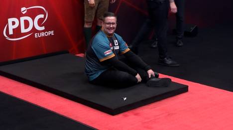 Dem ungarischen Darts-Spieler Patrik Kovacs gelingt die Sensation und er gewinnt als Underdog in der 1. Runde bei den German Darts Grand Prix in München sein Duell gegen den Engländer Joe Cullen.