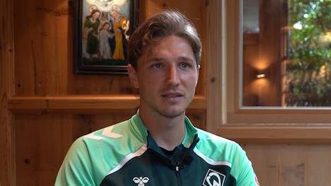 Werder-Profi Niklas Stark hat sich im SPORT1-Exklusivinterview von einer ganz ehrlichen Seite gezeigt.