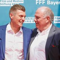 Toni Kroos kehrt in die Nationalmannschaft zurück. Im STAHLWERK Doppelpass wird eine alte Kritik von Uli Hoeneß am Real-Star thematisiert.