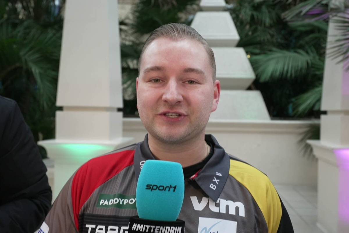 Darts-Ass Dimitri Van den Bergh verrät bei der WM im Ally Pally im SPORT1-Interview, weshalb er so gut Deutsch spricht - und wie das Darts-Fieber in seiner Familie grassiert.