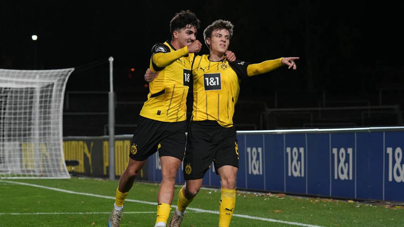 Julian Hettwer (r.) ist Toptorschütze von Dortmunds U23