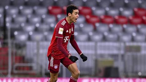 Jamal Musiala glänzt beim FC Bayern als Vertreter von Joshua Kimmich - sogar mit gebrochener Hand. Vom Bayern-Leader gibt es dafür ein Sonderlob.