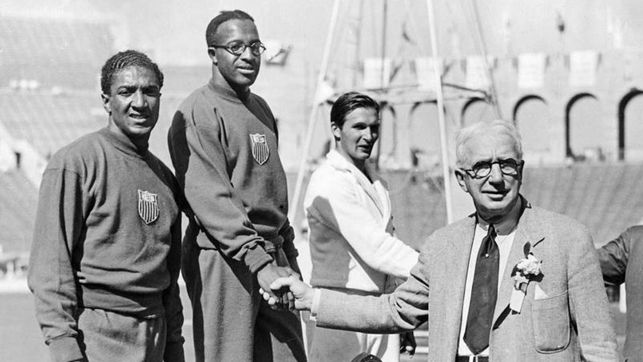 Eddy Tolan nach seinem Olympiasieg über 100 Meter in Los Angeles