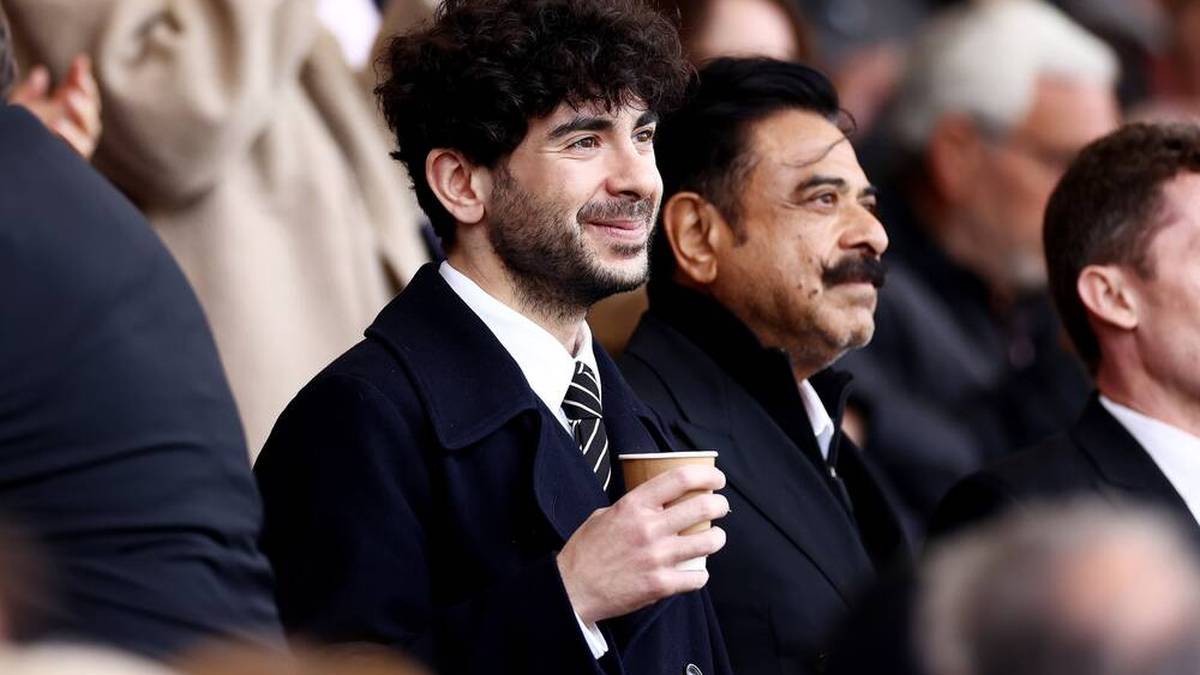 Tony Khan (links) und sein Vater Shahid Khan