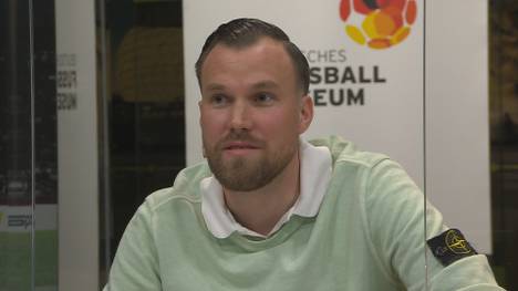 Der BVB muss gegen Manchester City den Ausgleich per Elfer nach einem Handspiel von Emre Can hinnehmen. Ex-Dortmunder Kevin Großkreutz zeigt sich wenig begeistert über die Aktion.