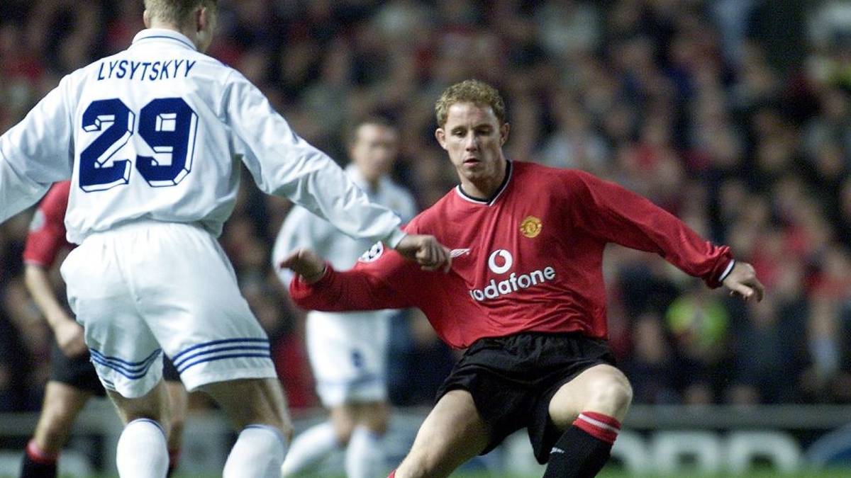 NICKY BUTT: Von 1992 bis 2004 lief der Mittelfeldspieler 383-mal für den Traditionsklub seiner Geburtstadt auf, spielte mit Giggs schon in der Jugend zusammen und gewann mit ihm 1992 den FA Youth Cup. Später holte Butt sechs Meistertitel, drei FA-Cup-Siege und 1999 den Henkelpott