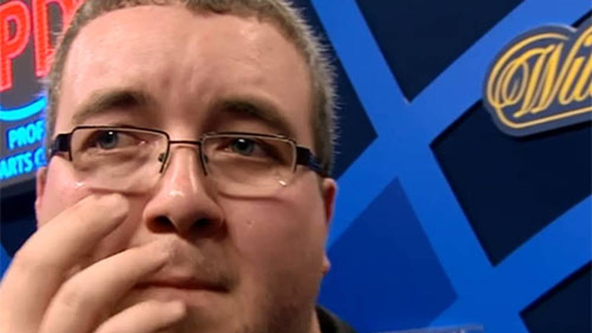 Der so hoch gelobte kann seine Tränen der Rührung nicht zurückhalten. Ein hoch emotionaler Ausklang dieses unglaublich intensiven Abends