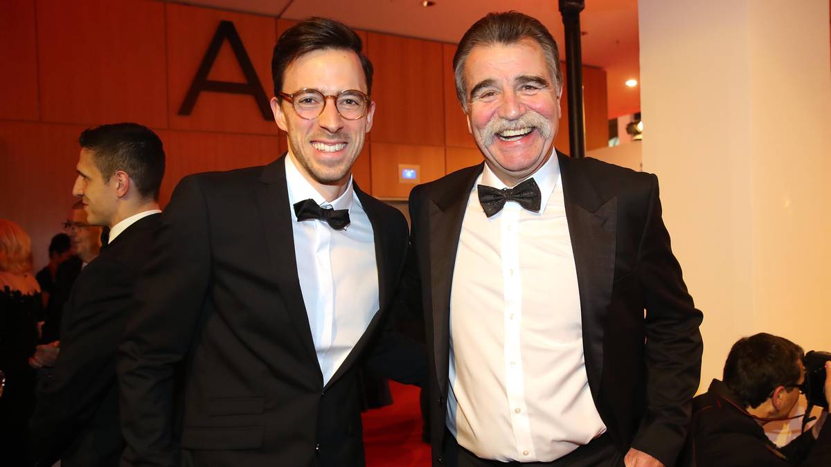 Nach der erfolgreichen Handball-WM hatten Patrick Groetzki (l.) und Ex-Bundestrainer Heiner Brand viel zu lachen