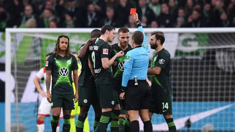 Kurz nach der roten Karte gegen Pongracic gleicht Wolfsburg in Unterzahl aus