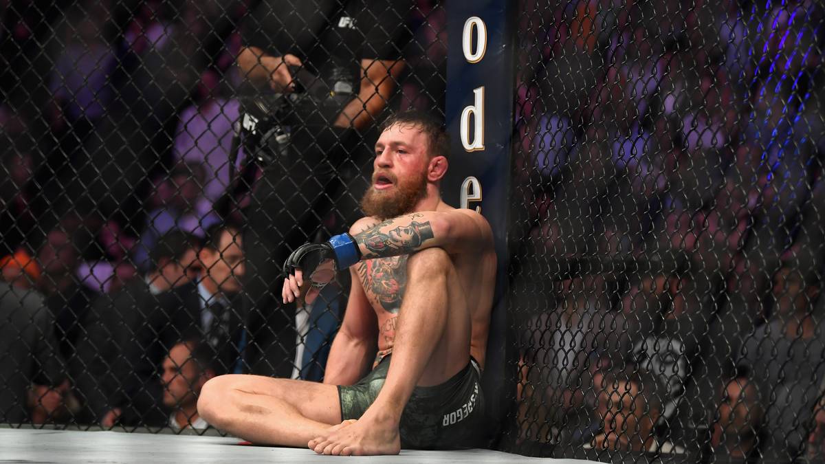 Conor McGregor am Boden! Der Superstar der UFC muss sich im Mega-Fight des Jahres dem alten und neuen Leichtgewichts-Champion Khabib Nurmagomedov geschlagen geben. Nach dem Kampf kommt es zum großen Eklat. SPORT1 zeigt den Kampf in Bildern