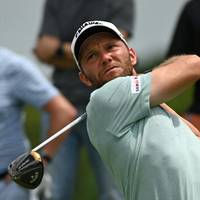 Der Düsseldorfer Golfprofi Maximilian Kieffer geht beim DP-World-Tour-Turnier in Hamburg als Führender ins Wochenende.