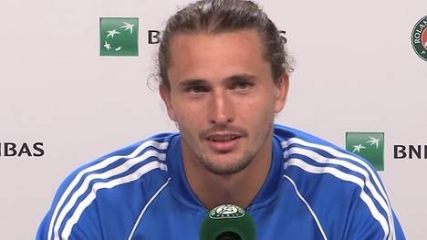 Bei den French Open startet Alexander Zverev überzeugend ins Turnier. Doch anschließend spricht er über seine schwankenden Leistungen.