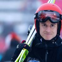 Karl Geiger feiert seinen 14. und 15. Weltcupsieg. In der „ewigen“ Bestenliste rückt er damit als bester aktiver Deutscher auf Platz 21 vor.