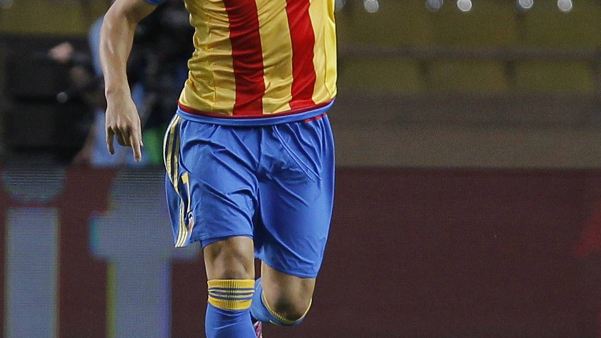 Die Spanier starten perfekt in die Partie. Ein gefühlvoller Heber von Alvaro Negredo besorgt das frühe 1:0