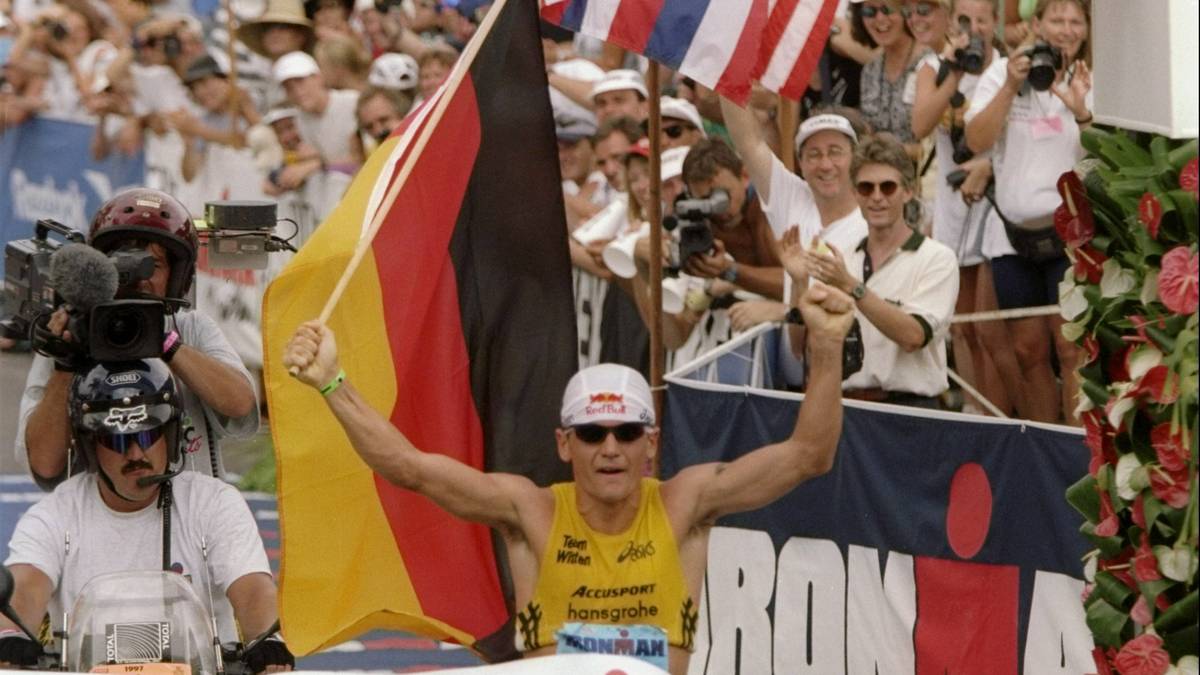Thomas Hellreigel gewinnt 1997 als erster deutscher Athlet den Ironman Hawaii