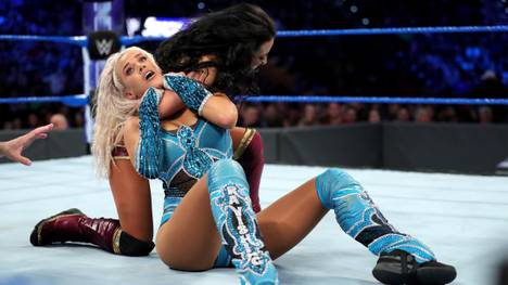 Zelina Vega (r.) besiegte bei WWE SmackDown Live Lana