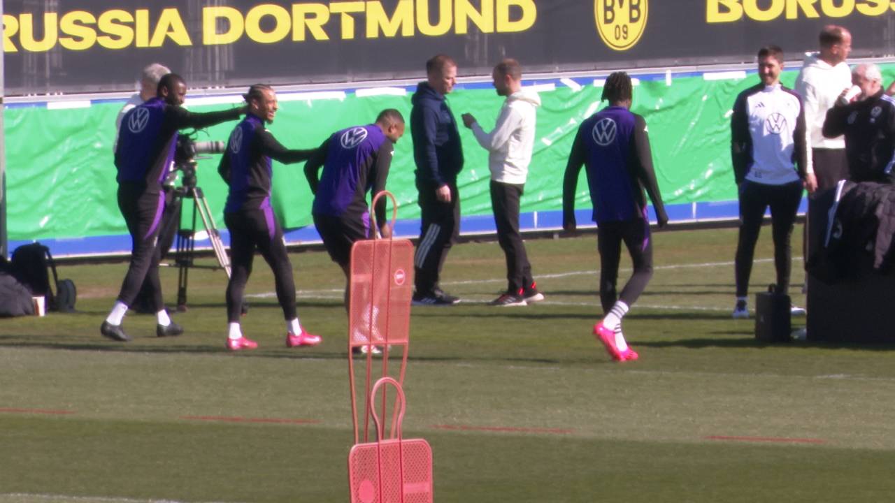 DFB-Stars foppen Neuling: Sané lacht sich schlapp