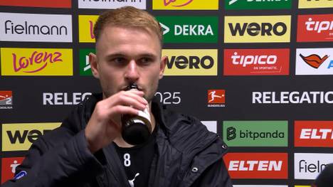 Leonardo Scienza entscheidet die Relegation mit seinem Treffer in letzter Minute und ist direkt nach Abpfiff im Partymodus.