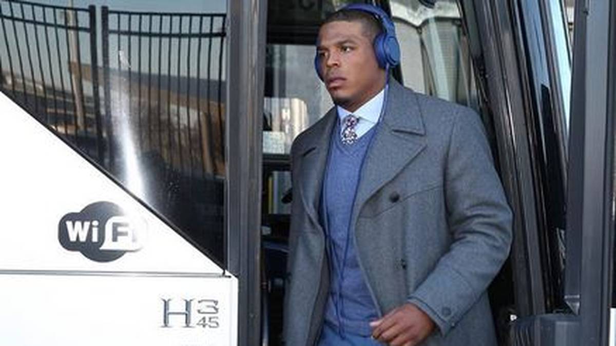 Newton kann aber auch anders. Der Panther hat Modelmaße und sieht im maßgeschneiderten Anzug aus wie frisch vom Fotoshooting