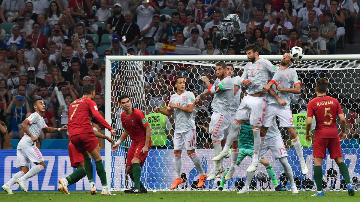 PLATZ 2: PORTUGAL - Der Europameister steuerte seinen Teil zum bislang spektakulärsten Spiel dieser WM bei. Das 3:3 gegen Mitfavorit Spanien war eine Kampfansage - vor allem von Dreierpacker Cristiano Ronaldo