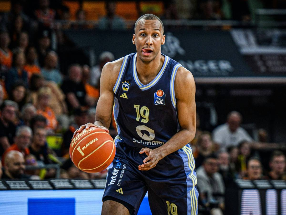 Lizbet rodriguez xxx vixen is easy to schedule with as Ive