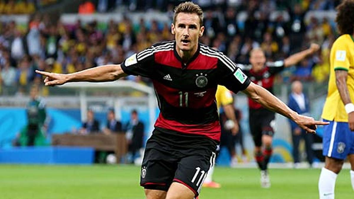 Miroslav Klose erzielt sein 16. WM-Tor und hält damit den alleinigen Rekord