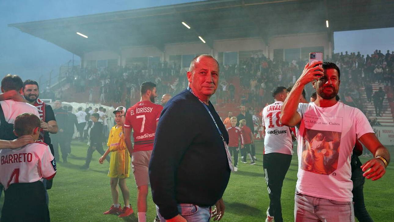 Alain Orsoni (M.) ist seit 2008 Präsident des AC Ajaccio