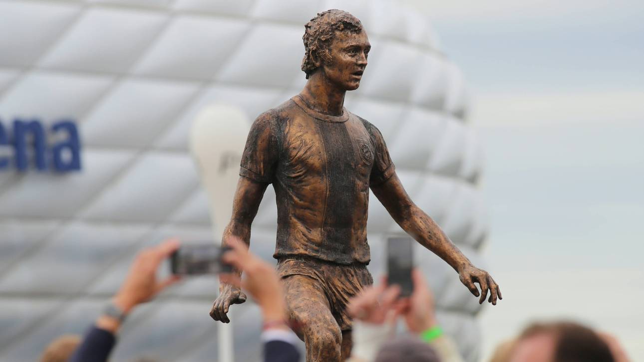 Bayern enthüllt Beckenbauer-Statue
