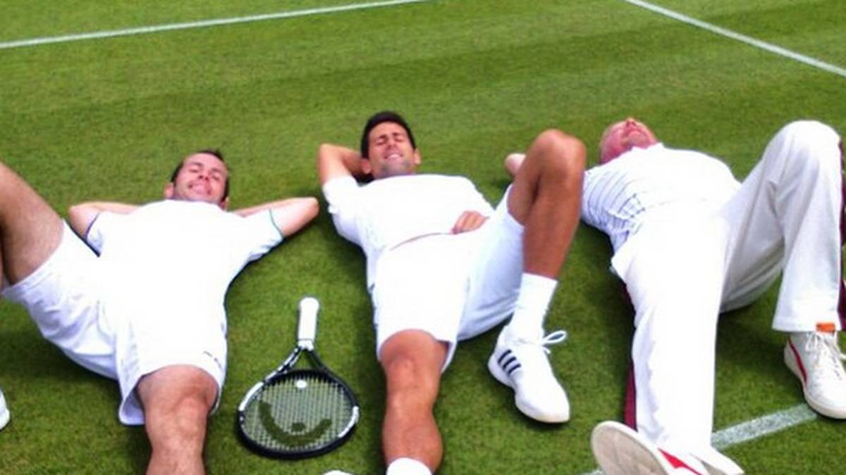 Nachdem es aber bei den French Open 2015 wieder nichts wird, kehren Djokovic und Becker nach London zurück. Eine Entspannung darf dabei nicht fehlen