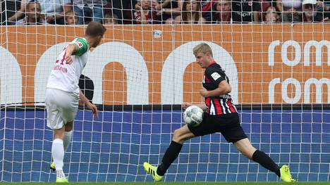AUGSBURG, GERMANY - SEPTEMBER 14: Alfred Finnbogason (L) of FC Augsburg misses to score against Martin Hinteregger of Eintracht Frankfurt during the Bundesliga match between FC Augsburg and Eintracht Frankfurt at WWK-Arena on September 14, 2019 in Augsburg, Germany. (Photo by Alexandra Beier/Bongarts/Getty Images)