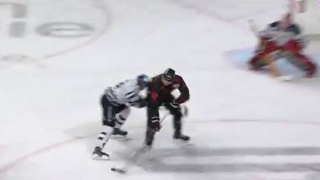 Nach einem 1:3-Rückstand gegen die Iserlohn Roosters schaffen die Kölner Haie mit starken Schlussminuten und einem Traumpass wieder Hoffnung, doch im Penaltyschießen hat die Aufholjagd ein Ende.