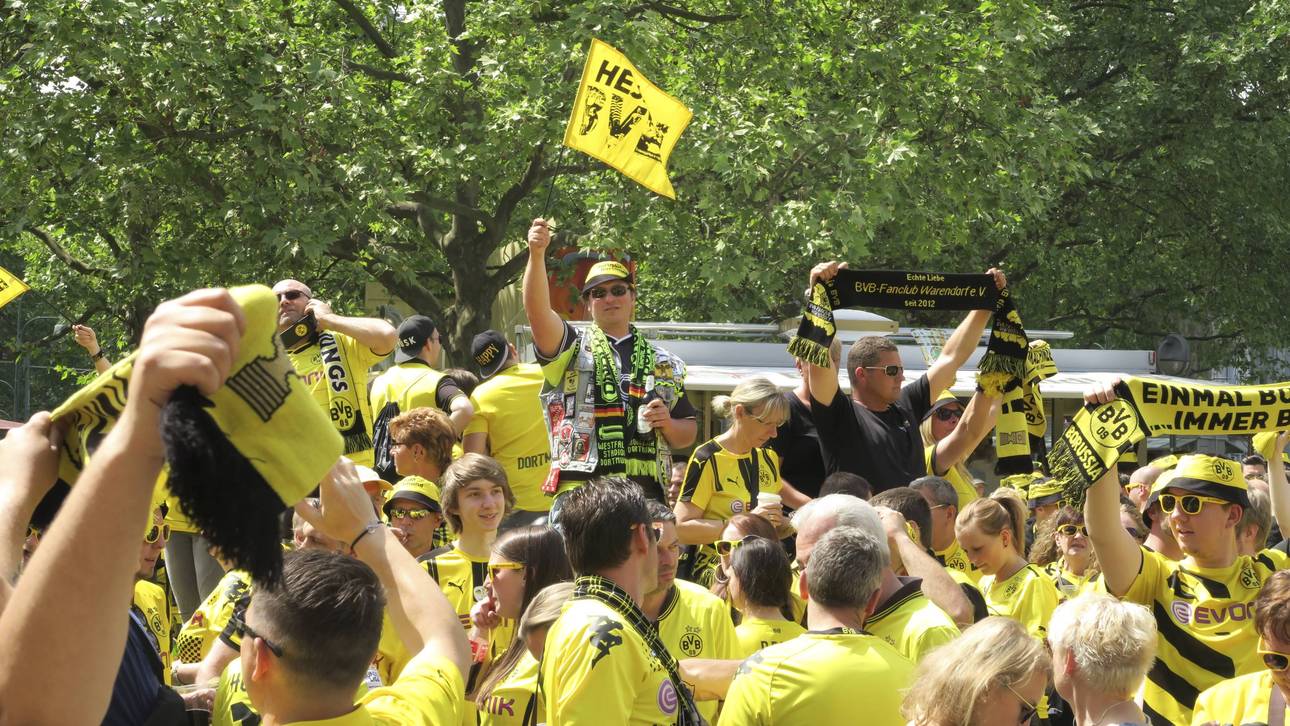 Fans feiern friedlich in Berlin