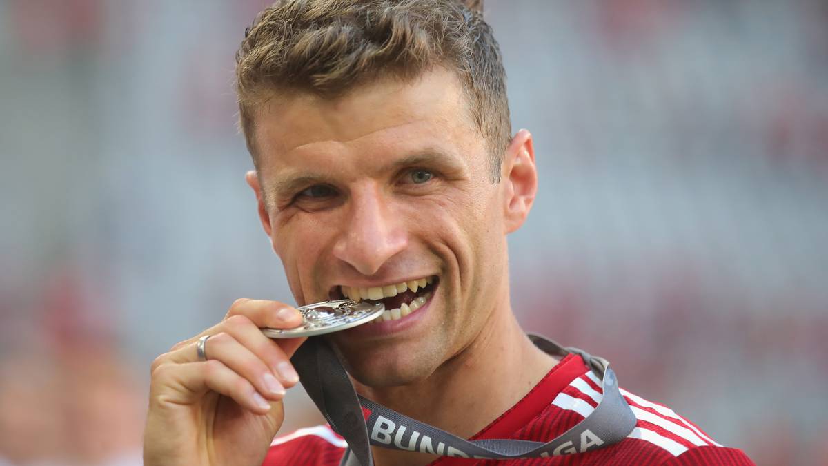 PLATZ 18: THOMAS MÜLLER - Der Jüngste, der es ins Ranking geschafft hat, in den Annalen verewigt hat er sich schon jetzt. Prägt die Bayern mit seinem unorthodoxen Spiel seit Jahren, vor allem auch in der Triple-Saison 2013, in der er ihr bester Champions-League-Torschütze mit acht Treffern war