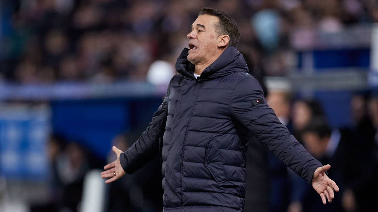 Irre Szenen! Trainer rastet völlig aus