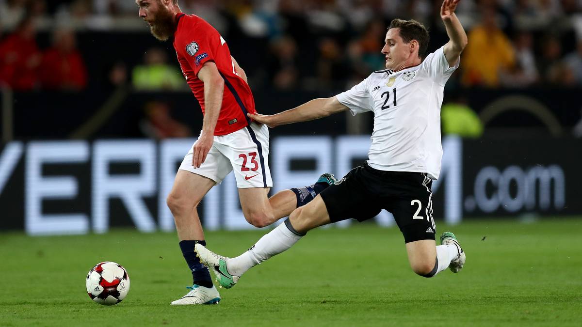 SEBASTIAN RUDY: Hatte offenbar wie Kroos die Ansage, das Spiel mit langen Bällen auf die Außen auseinander zu ziehen. Tat das sehr wirkungsvoll. Ball- und passsicher. Durfte nach einer Stunde duschen gehen. Für ihn kam Sami Khedira. SPORT1-Note: 2,5
