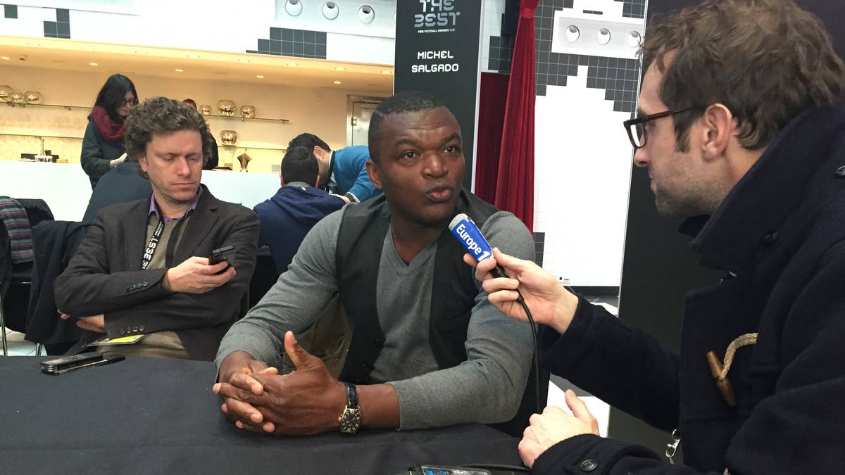 Die Gala steigt in der Zürcher Kongresshalle. Frankreichs Fußball-Idol Marcel Desailly beantwortet im Vorhinein Fragen der Journalisten
