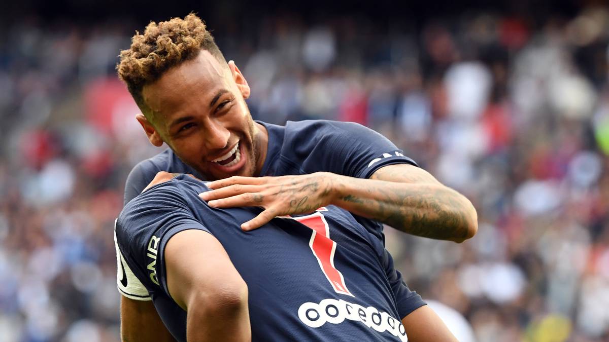 PLATZ 4 - PARIS SAINT-GERMAIN: Thomas Tuchel hat in der Ligue 1 einen Rekordstart mit acht Siegen hingelegt und liegt bereits acht Punkte vor dem Zweitplatzierten OSC Lille. In der Königsklasse ist für PSG nach der Pleite an der Anfield Road ein Sieg gegen Belgrad Pflicht